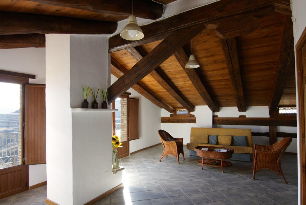 Casa Miret De *